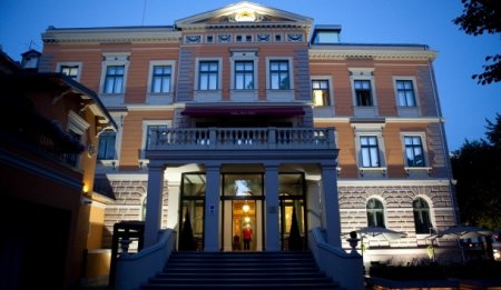 Gallery Park Hotel 5*      .   HIPCLUB.