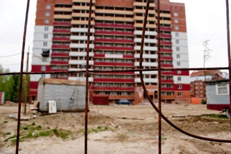 Он-лайн приемная Думы. Каким образом дом на Ленинградской, 34 собирается достраиваться?! Он-лайн приемная Думы. Каким образом дом на Ленинградской, 34 собирается достраиваться?!