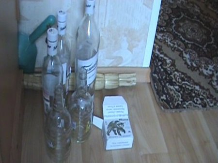 В Северске подвыпившие мужчины стреляли из ружья с балкона В Северске подвыпившие мужчины стреляли из ружья с балкона