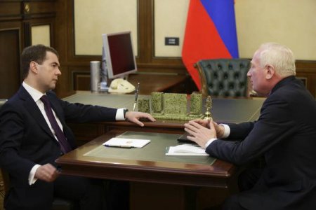 Дмитрий Медведев вызвал томского губернатора в Москву Дмитрий Медведев вызвал томского губернатора в Москву