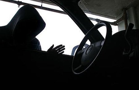 Сотрудники полиции задержали подозреваемого в двойном угоне с поджогом Сотрудники полиции задержали подозреваемого в двойном угоне с поджогом