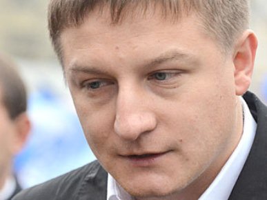 Единорос отметил превосходство депутата над средним россиянином Единорос отметил превосходство депутата над средним россиянином