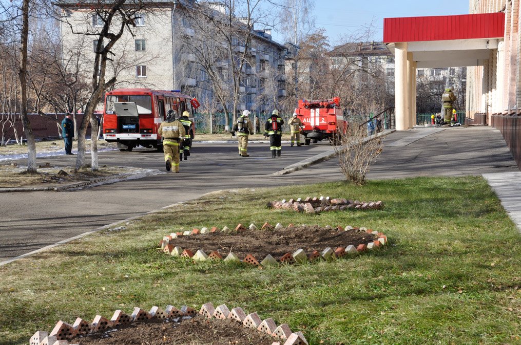 Пожарные учения в школе №84 Пожарные учения в школе №84