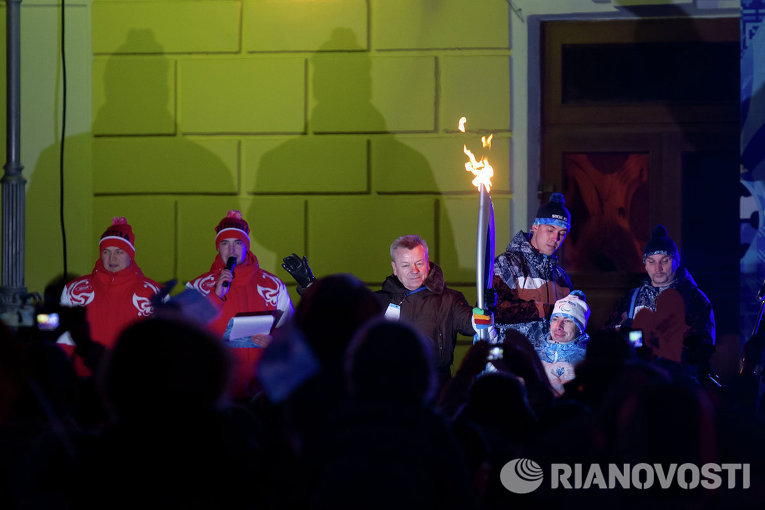 Огонь Паралимпиады в Северске: аншлаг на центральном проспекте Огонь Паралимпиады в Северске: аншлаг на центральном проспекте