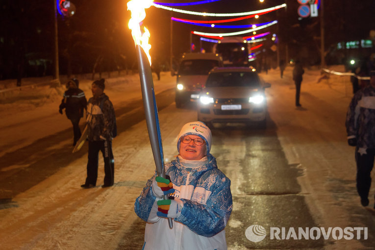 Огонь Паралимпиады в Северске: аншлаг на центральном проспекте Огонь Паралимпиады в Северске: аншлаг на центральном проспекте