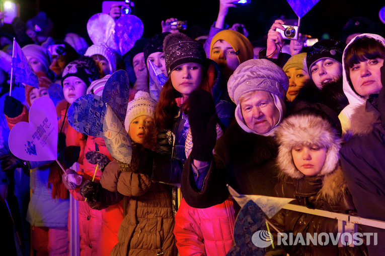 Огонь Паралимпиады в Северске: аншлаг на центральном проспекте Огонь Паралимпиады в Северске: аншлаг на центральном проспекте