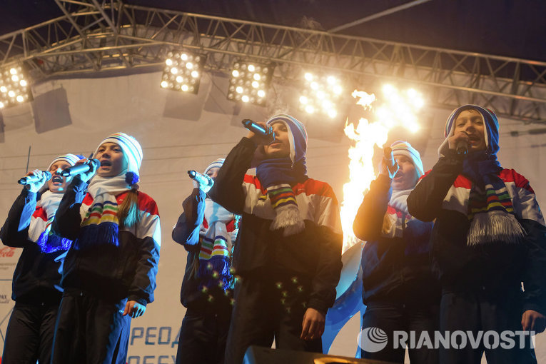 Огонь Паралимпиады в Северске: аншлаг на центральном проспекте Огонь Паралимпиады в Северске: аншлаг на центральном проспекте