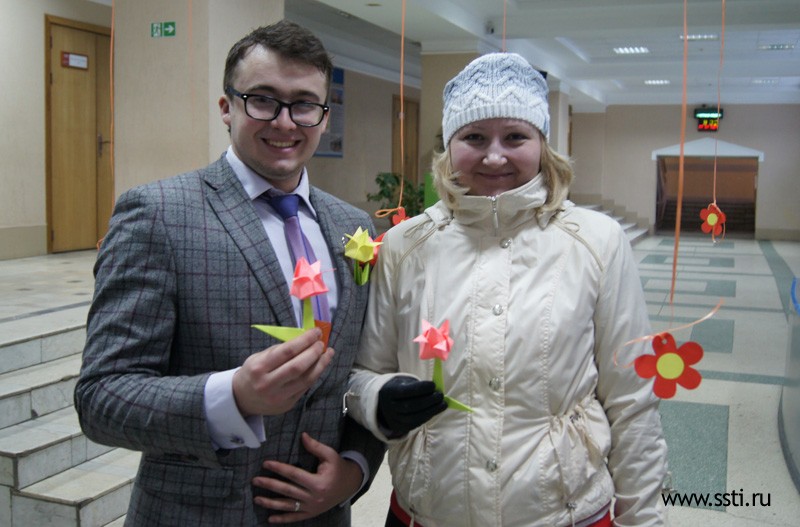 Юноши Студенческого инициативного союза поздравили милых дам Юноши Студенческого инициативного союза поздравили милых дам