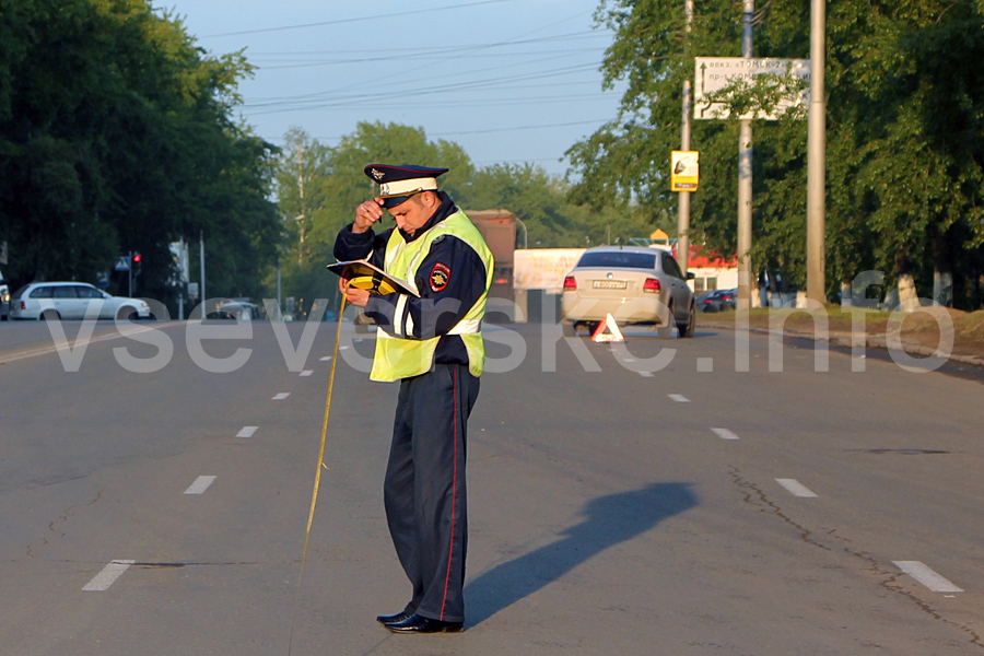 Водитель иномарки совершил наезд на автомобиль с тремя детьми и попытался скрыться с места ДТП Водитель иномарки совершил наезд на автомобиль с тремя детьми и попытался скрыться с места ДТП