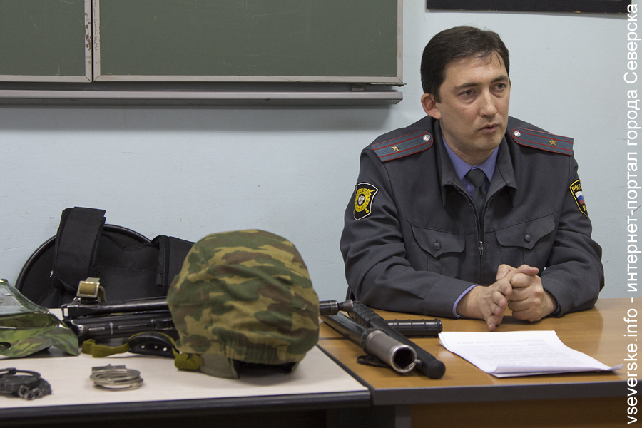 Школьники познакомились с работой полицейских Школьники познакомились с работой полицейских