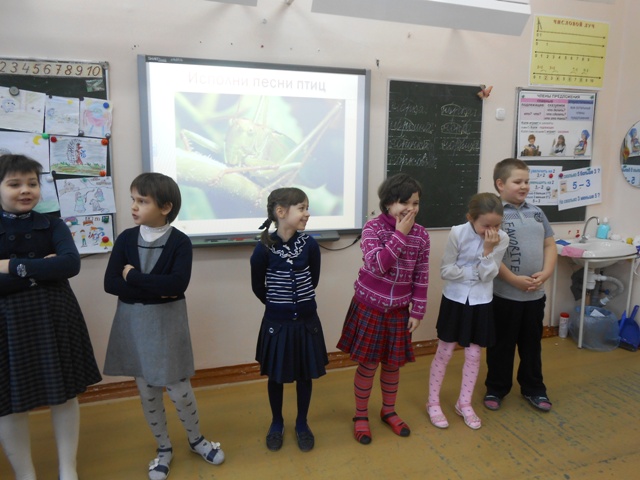 Невелика птичка-синичка, а и та свой праздник помнит Невелика птичка-синичка, а и та свой праздник помнит