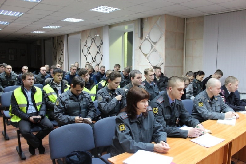 Дружинники совместно с полицейскими впервые вышли на охрану общественного порядка Дружинники совместно с полицейскими впервые вышли на охрану общественного порядка