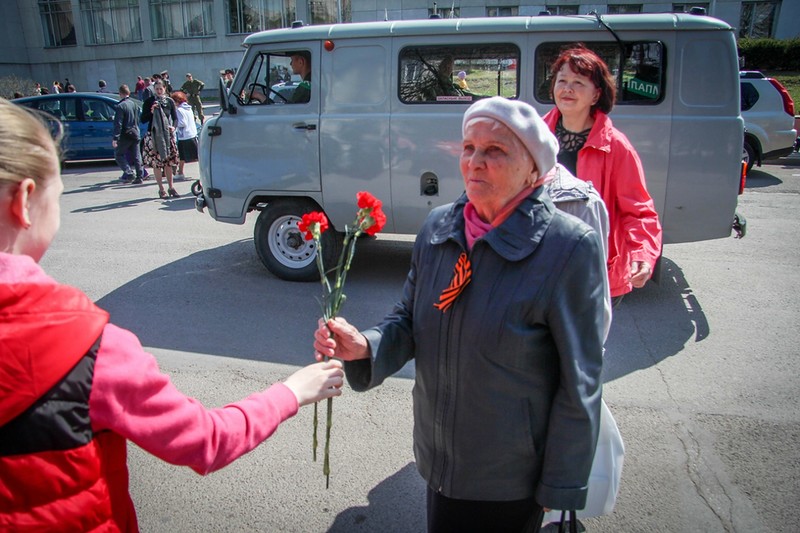 Бессмертный полк и поздравление ветеранов на 9 мая Бессмертный полк и поздравление ветеранов на 9 мая