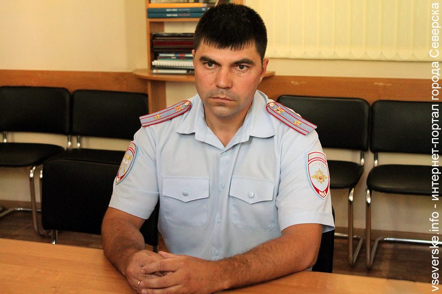 Начальник полиции проведет прямую телефонную линию Начальник полиции проведет прямую телефонную линию