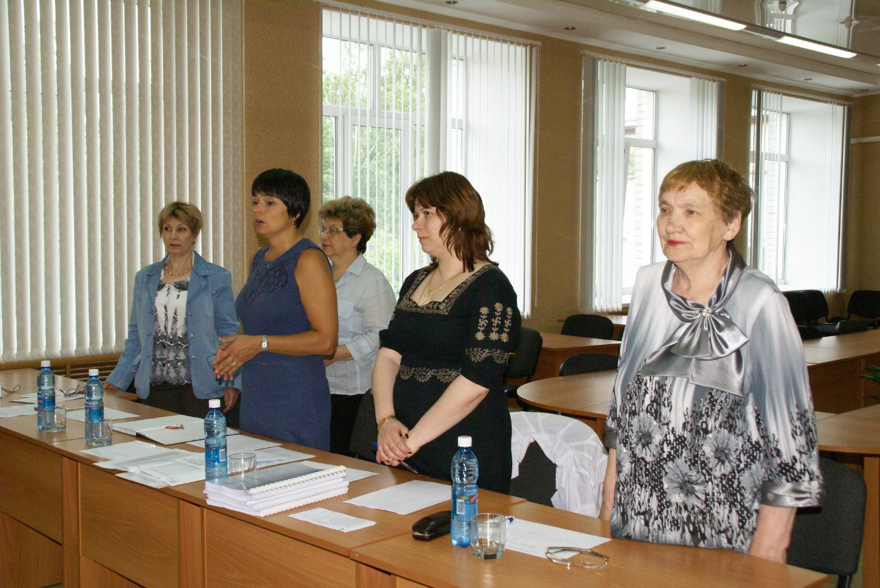 Поздравляем выпускников с успешным окончанием колледжа Поздравляем выпускников с успешным окончанием колледжа