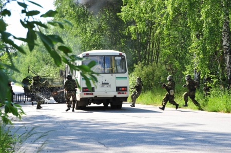 В Северске прошли антитеррористические учения В Северске прошли антитеррористические учения