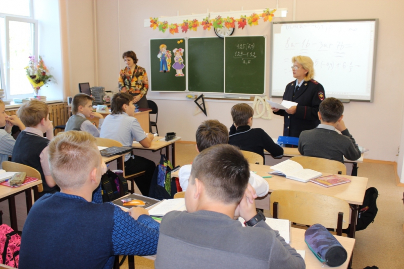 Полицейские провели для детей акцию «День правовых знаний» Полицейские провели для детей акцию «День правовых знаний»