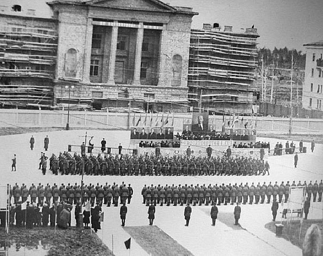 Город наступает! Город наступает!