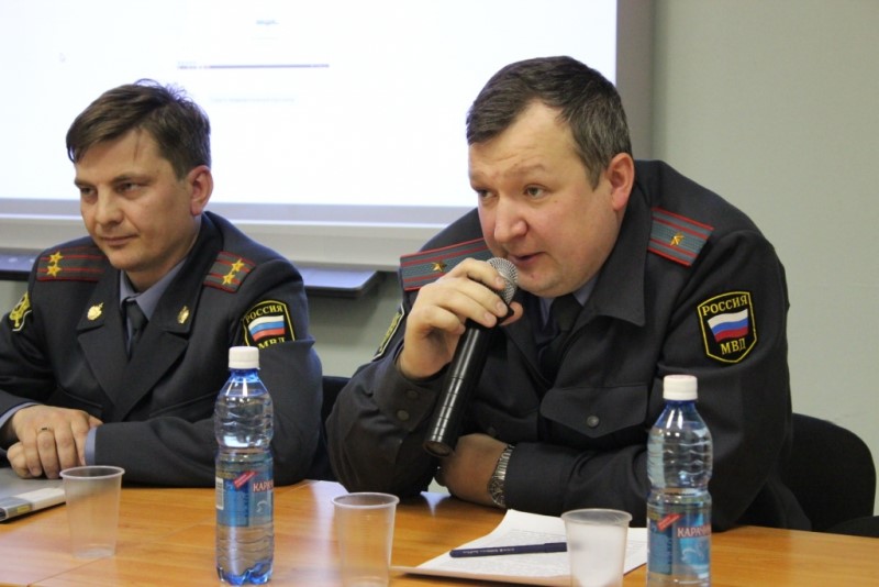 Полицейские совместно с общественниками приняли участие в «круглом столе» на тему «Безопасность в сети Интернет» Полицейские совместно с общественниками приняли участие в «круглом столе» на тему «Безопасность в сети Интернет»