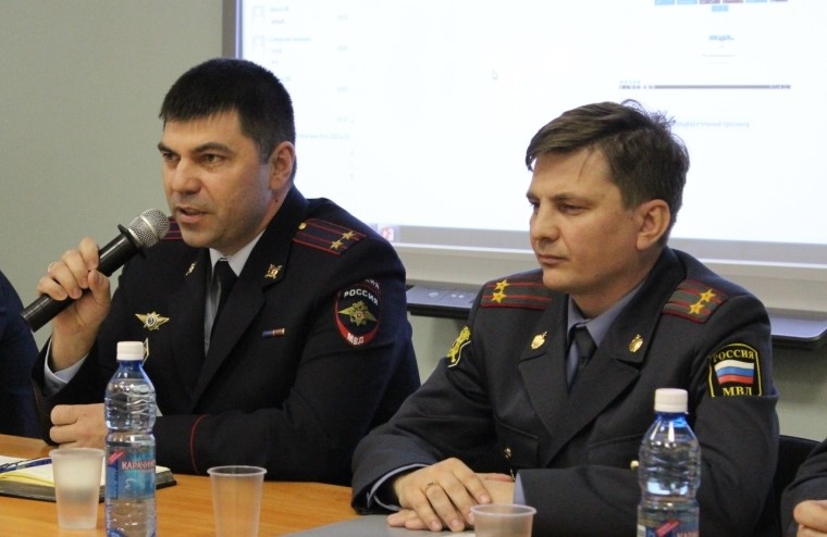 Полицейские совместно с общественниками приняли участие в «круглом столе» на тему «Безопасность в сети Интернет» Полицейские совместно с общественниками приняли участие в «круглом столе» на тему «Безопасность в сети Интернет»