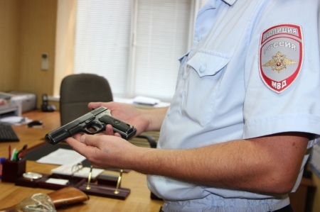 Полиция продолжает акцию по добровольной возмездной сдаче оружия Полиция продолжает акцию по добровольной возмездной сдаче оружия