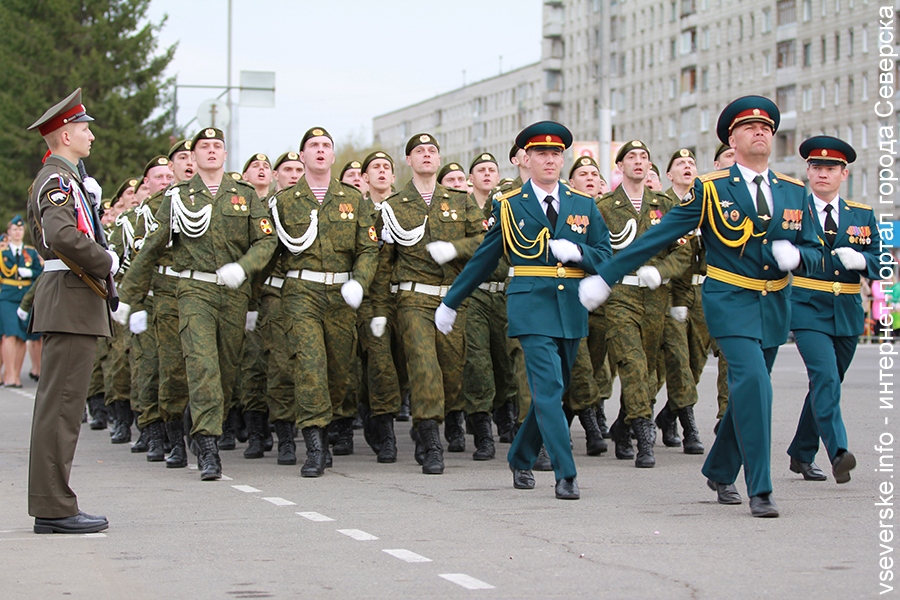 Завтра военнослужащие пройдут по городу парадной колонной Завтра военнослужащие пройдут по городу парадной колонной