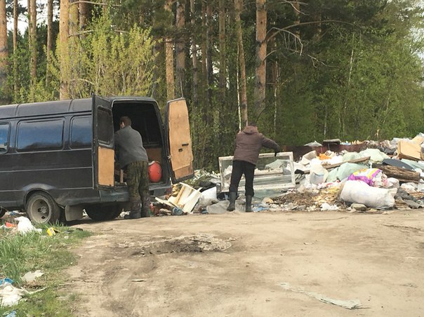 Мусор привозят годами. Куда обратиться? Мусор привозят годами. Куда обратиться?