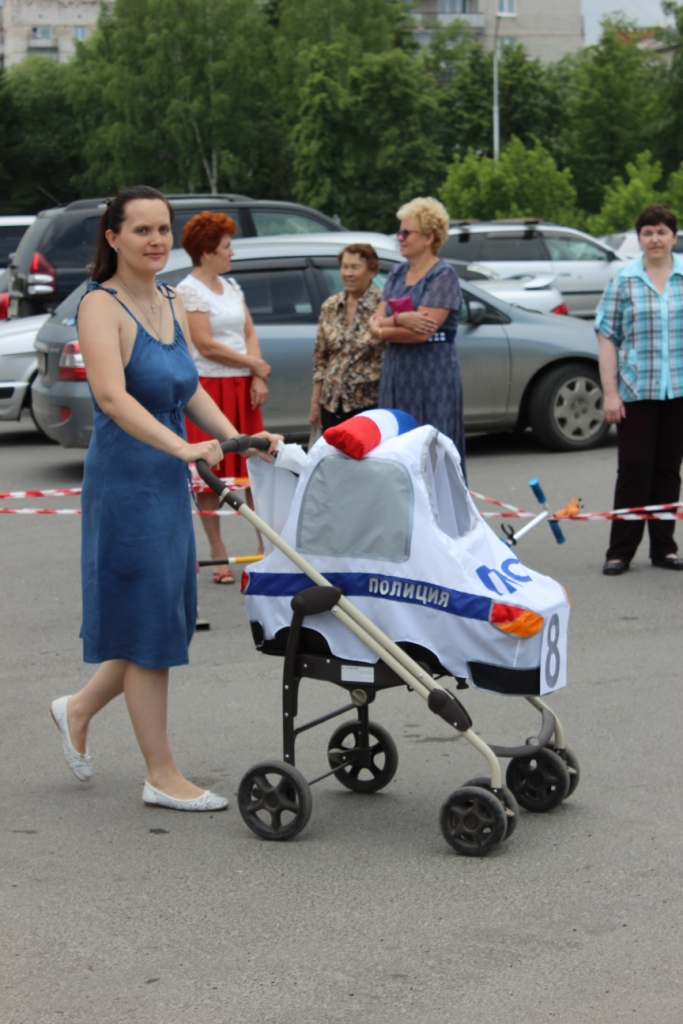 Общественники совместно с полицейскими приняли участие в «Параде колясок» Общественники совместно с полицейскими приняли участие в «Параде колясок»