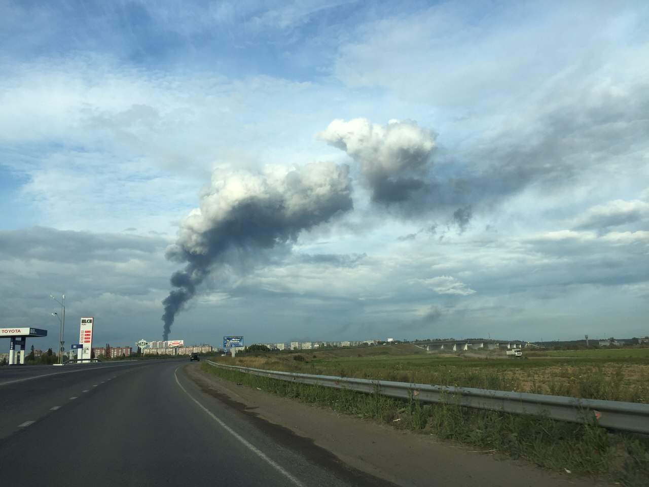 Томскнефтехим окутал город дымовой завесой Томскнефтехим окутал город дымовой завесой