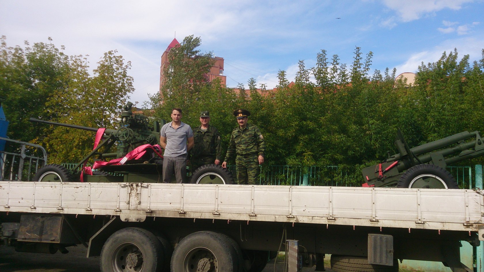 На территории кадетского корпуса появились два орудия времен Великой отечественной войны На территории кадетского корпуса появились два орудия времен Великой отечественной войны