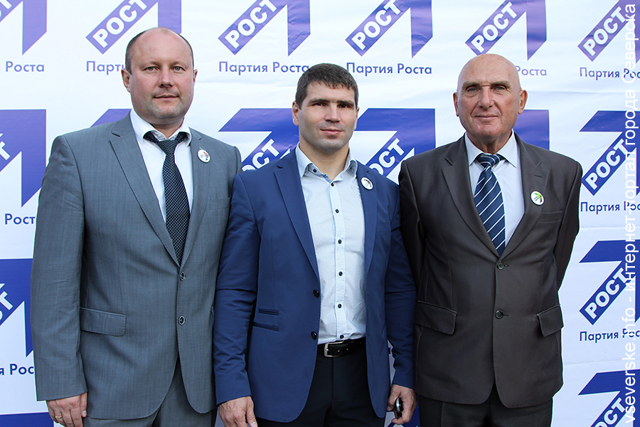 На открытии общественной приемной подано первое заявление о вступлении в «Партию Роста» На открытии общественной приемной подано первое заявление о вступлении в «Партию Роста»