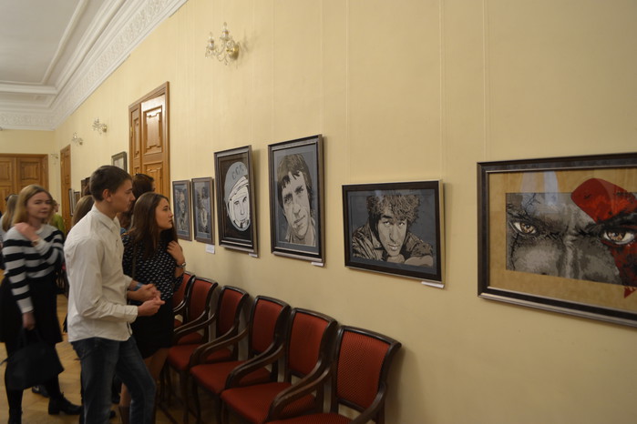 Эксперт-криминалист Назарий Чесалов дебютировал с выставкой картин в необычном стиле Эксперт-криминалист Назарий Чесалов дебютировал с выставкой картин в необычном стиле
