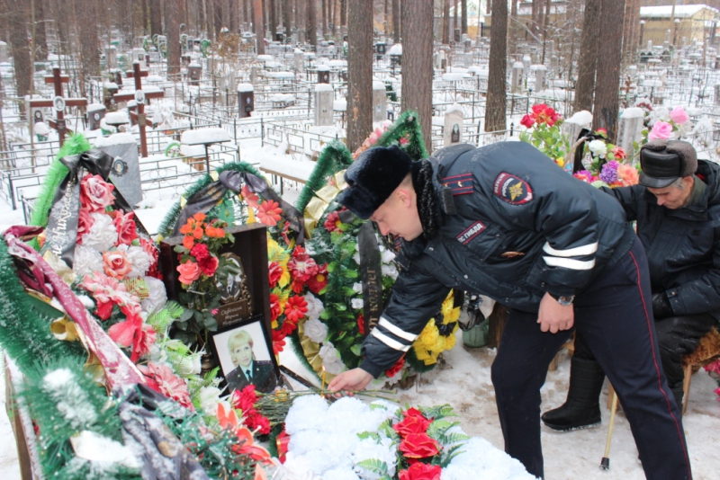 Сотрудники полиции почтили память погибших товарищей Сотрудники полиции почтили память погибших товарищей