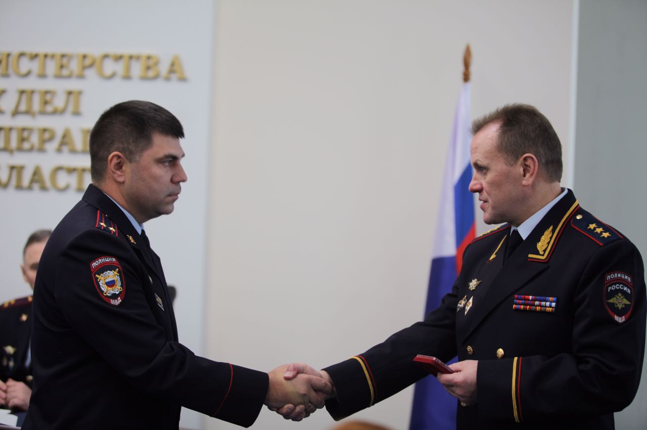 Заместитель Министра внутренних дел РФ Аркадий Гостев наградил медалью начальника УМВД России по ЗАТО Северск Дмитрия Амелина Заместитель Министра внутренних дел РФ Аркадий Гостев наградил медалью начальника УМВД России по ЗАТО Северск Дмитрия Амелина