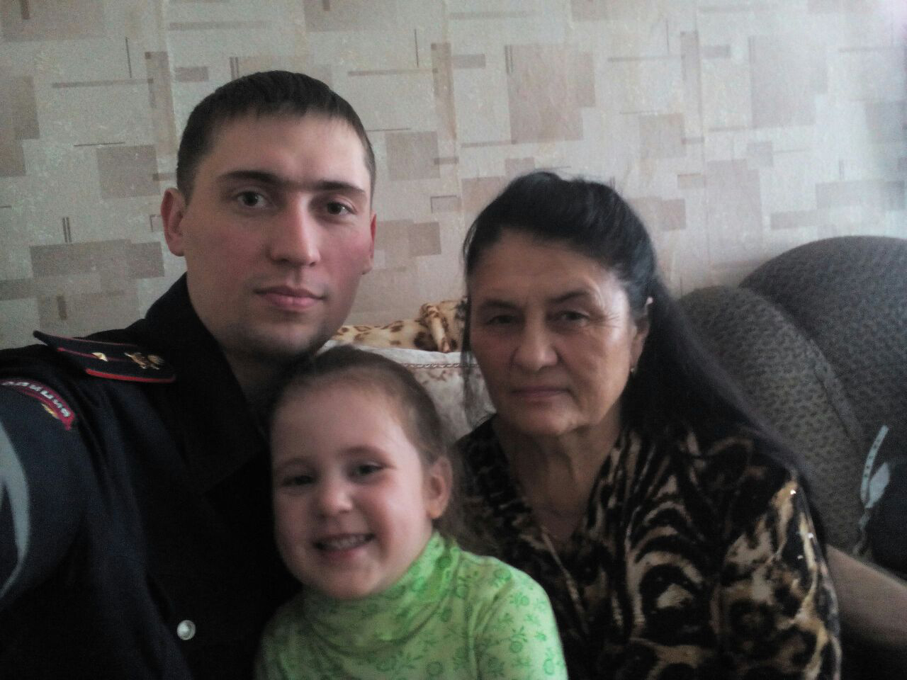 Селфи с мамами сделали северские полицейские ко Дню матери Селфи с мамами сделали северские полицейские ко Дню матери