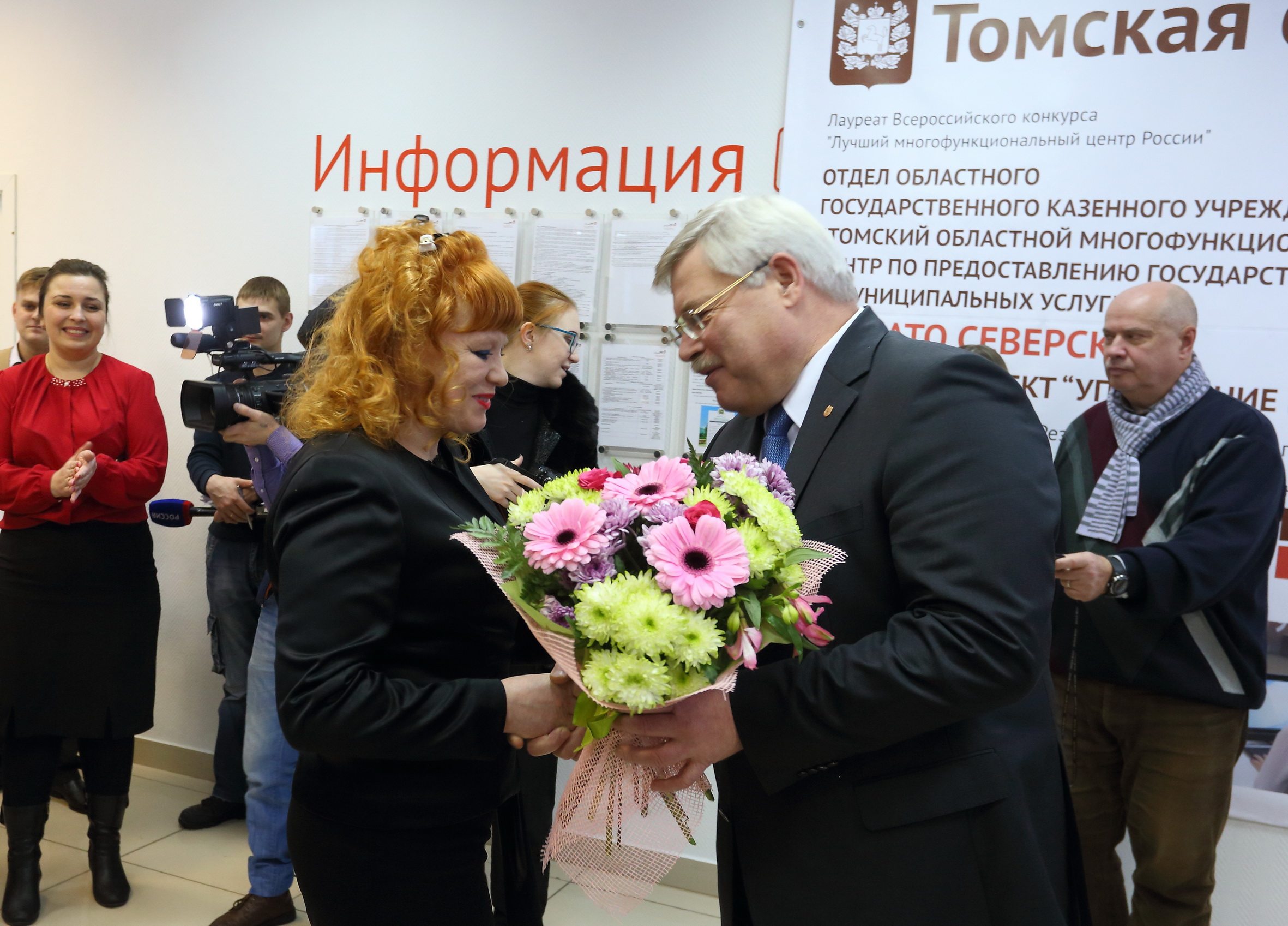 Губернатор провел экскурсию в лучшем российском МФЦ Губернатор провел экскурсию в лучшем российском МФЦ