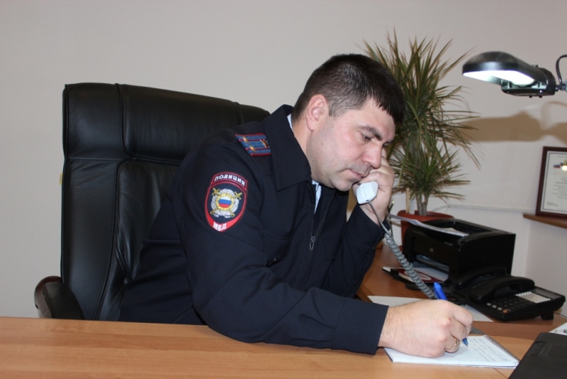 Дмитрий Амелин провел прямую телефонную линию Дмитрий Амелин провел прямую телефонную линию