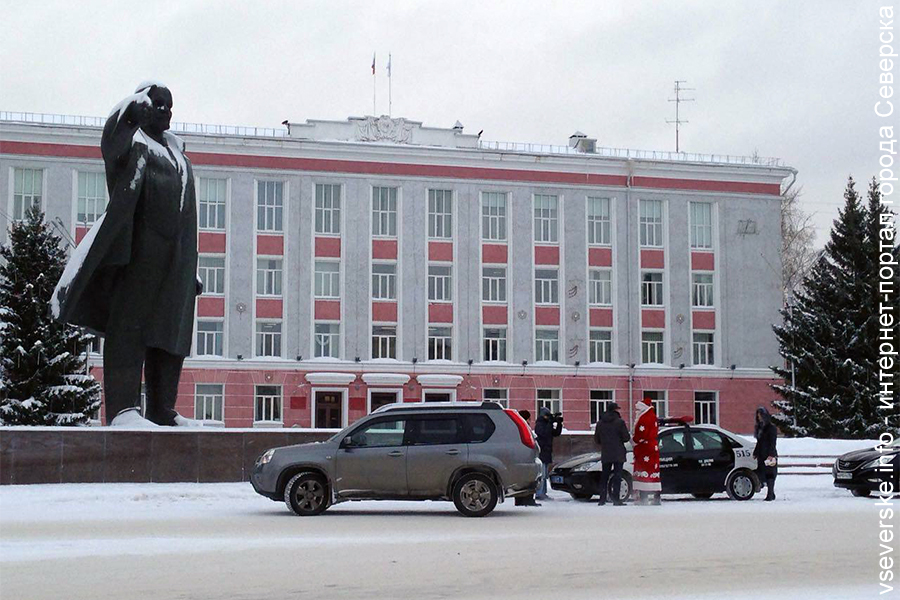 Дед Мороз вступил в ряды автоинспекции, чтобы поздравить водителей с наступающим Новым Годом Дед Мороз вступил в ряды автоинспекции, чтобы поздравить водителей с наступающим Новым Годом