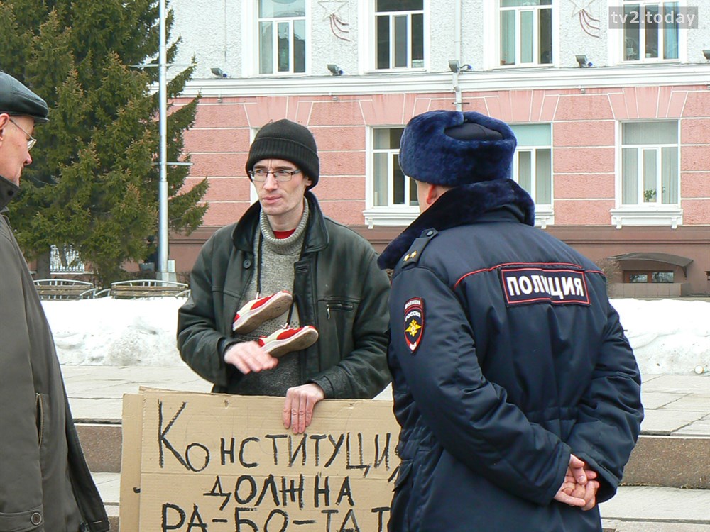 Павел Григорьев вышел на одиночный пикет в поддержку антикоррупционного митинга Павел Григорьев вышел на одиночный пикет в поддержку антикоррупционного митинга