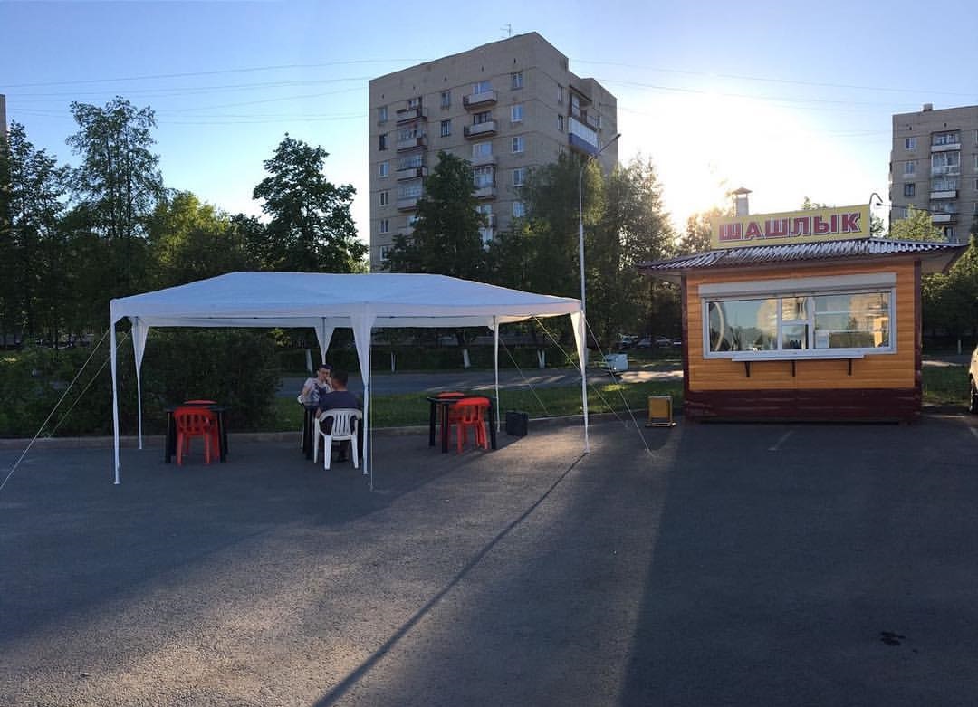 Владельца шашлычной просят убрать киоск Владельца шашлычной просят убрать киоск