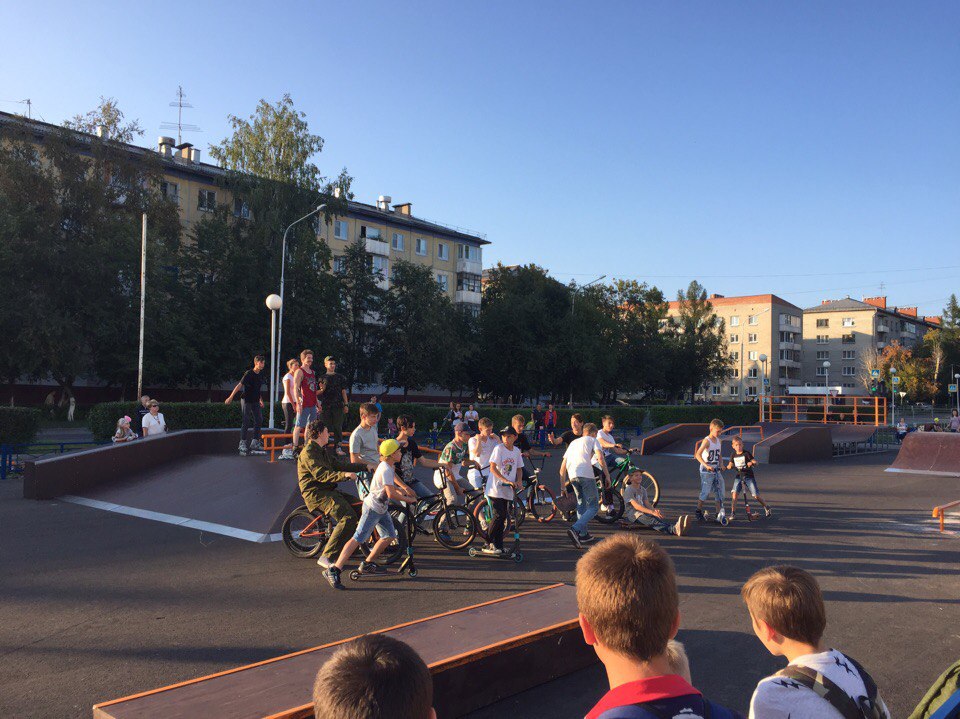 В городе торжественно открыли скейт-парк В городе торжественно открыли скейт-парк
