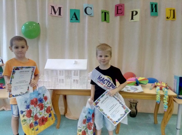 Юные конструкторы Юные конструкторы
