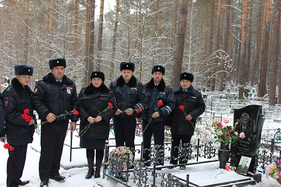 В городе почтили память сотрудницы Госавтоинспекции, трагически погибшей при несении службы В городе почтили память сотрудницы Госавтоинспекции, трагически погибшей при несении службы