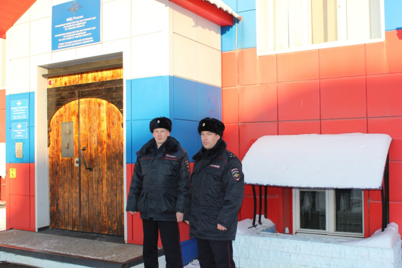 Сотрудники ГИБДД спасли пассажирку автобуса Сотрудники ГИБДД спасли пассажирку автобуса