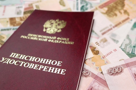 С 1 января страховые пенсии неработающих пенсионеров увеличиваются на 3,7% С 1 января страховые пенсии неработающих пенсионеров увеличиваются на 3,7%