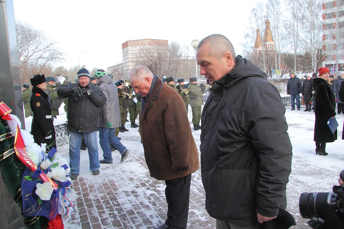 В Северске почтили погибших в Афганской войне В Северске почтили погибших в Афганской войне