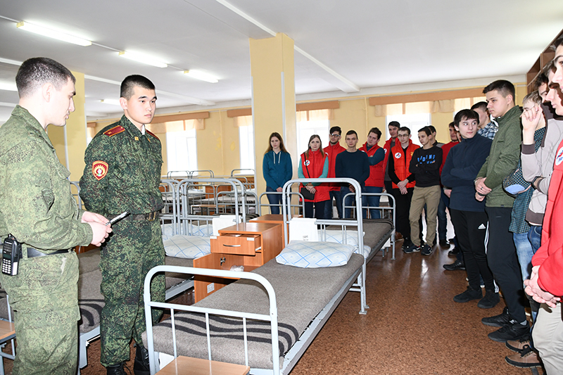 Студенты и школьники сходили «в армию на денек» Студенты и школьники сходили «в армию на денек»