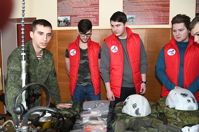 Студенты и школьники сходили «в армию на денек» Студенты и школьники сходили «в армию на денек»