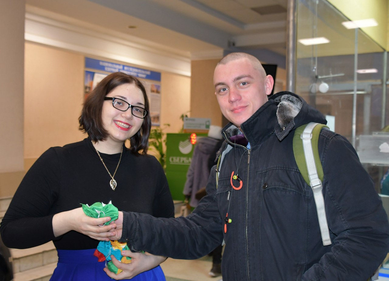 Утро 22 февраля началось с поздравлений мужской половины коллектива Утро 22 февраля началось с поздравлений мужской половины коллектива
