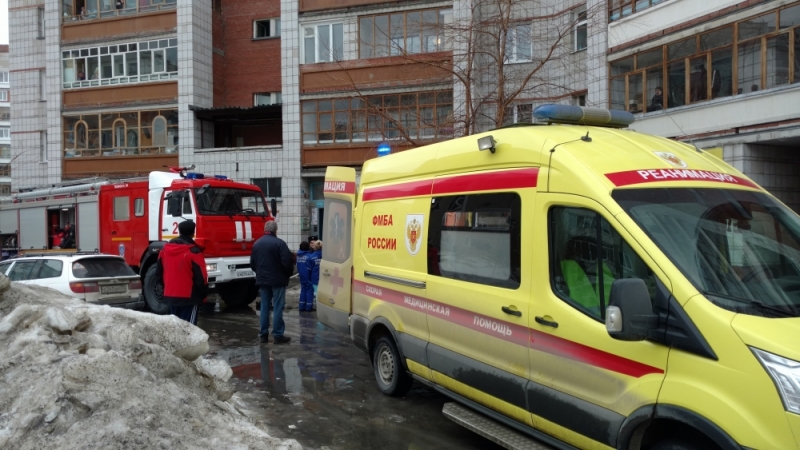 На пожаре в жилом доме огнеборцами спасено 44 человека На пожаре в жилом доме огнеборцами спасено 44 человека